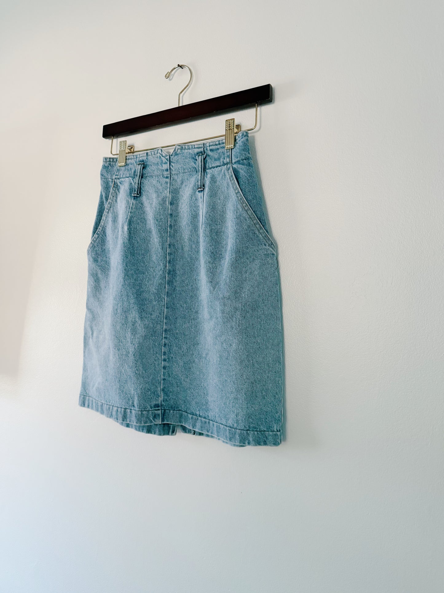 Vintage Denim Skirt (24x19)