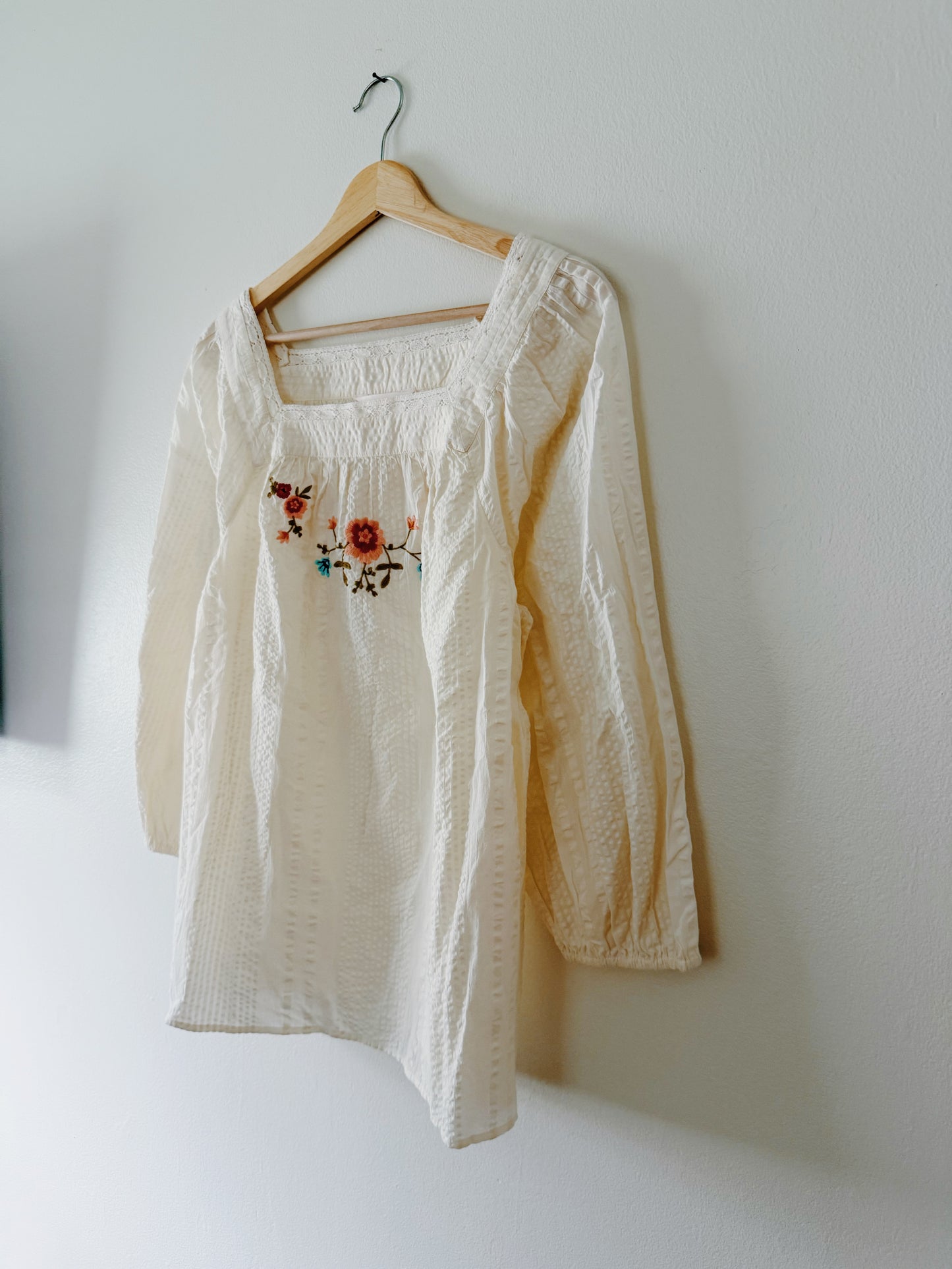 Embroidered Floral Top (XL)