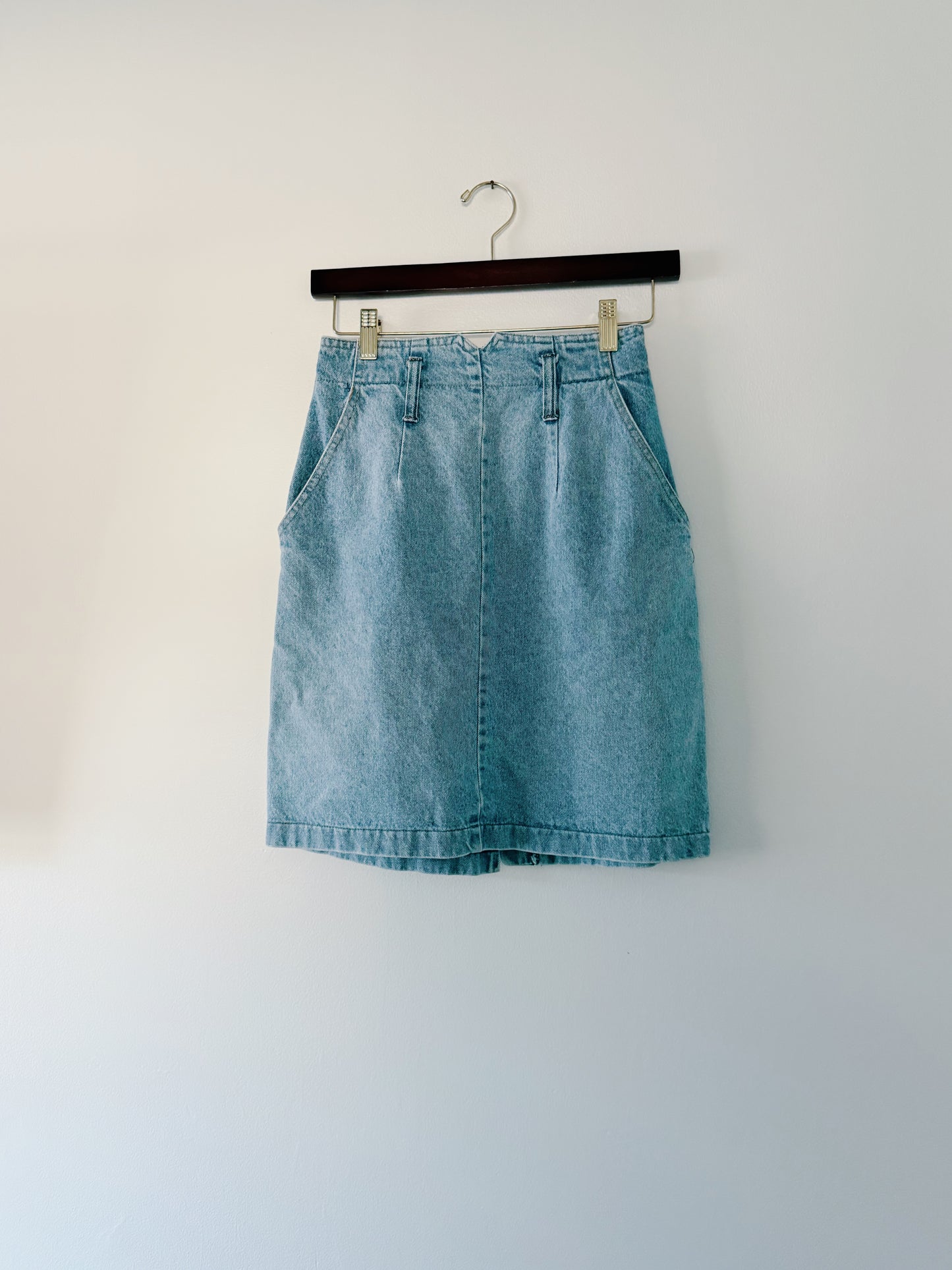 Vintage Denim Skirt (24x19)