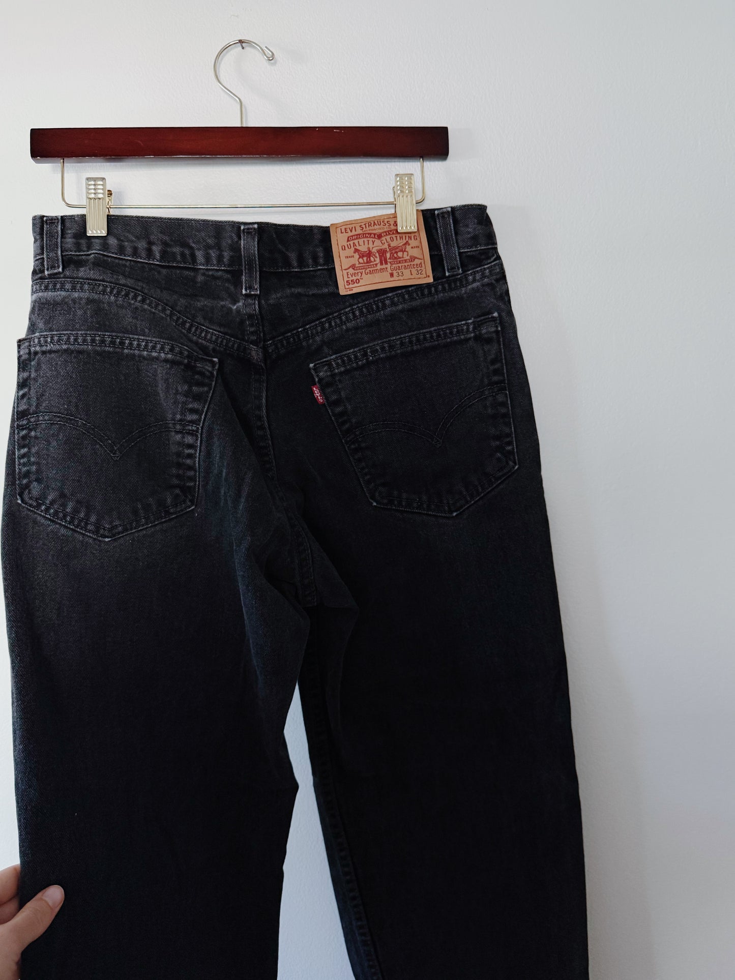 Black 550 Levis (33x32)