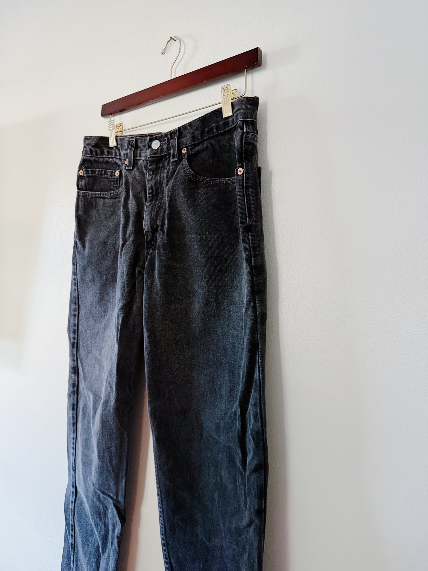 Black 550 Levis (33x32)