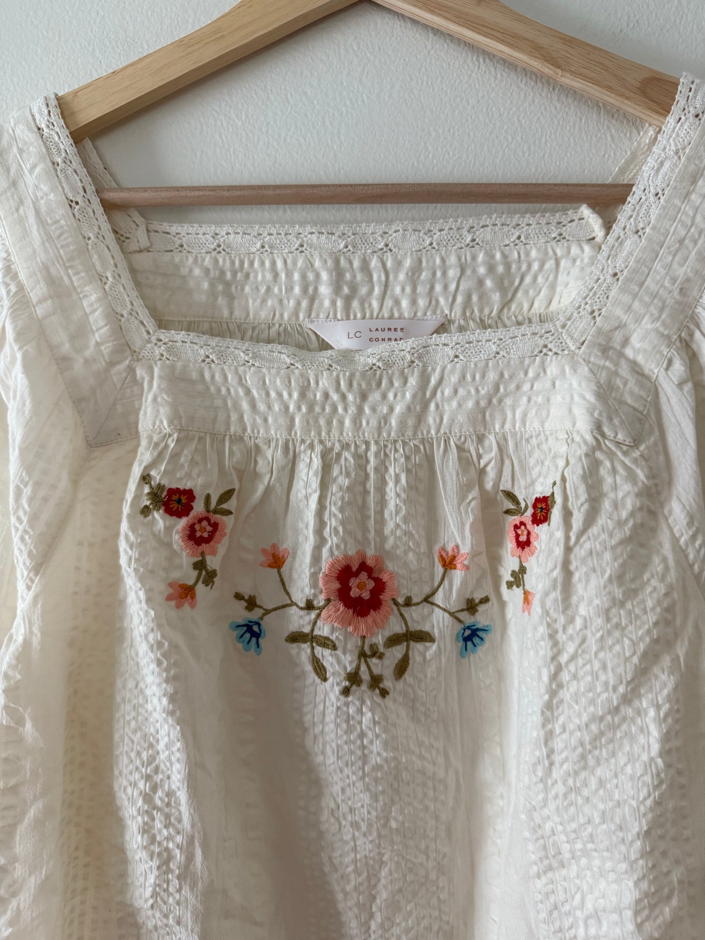 Embroidered Floral Top (XL)