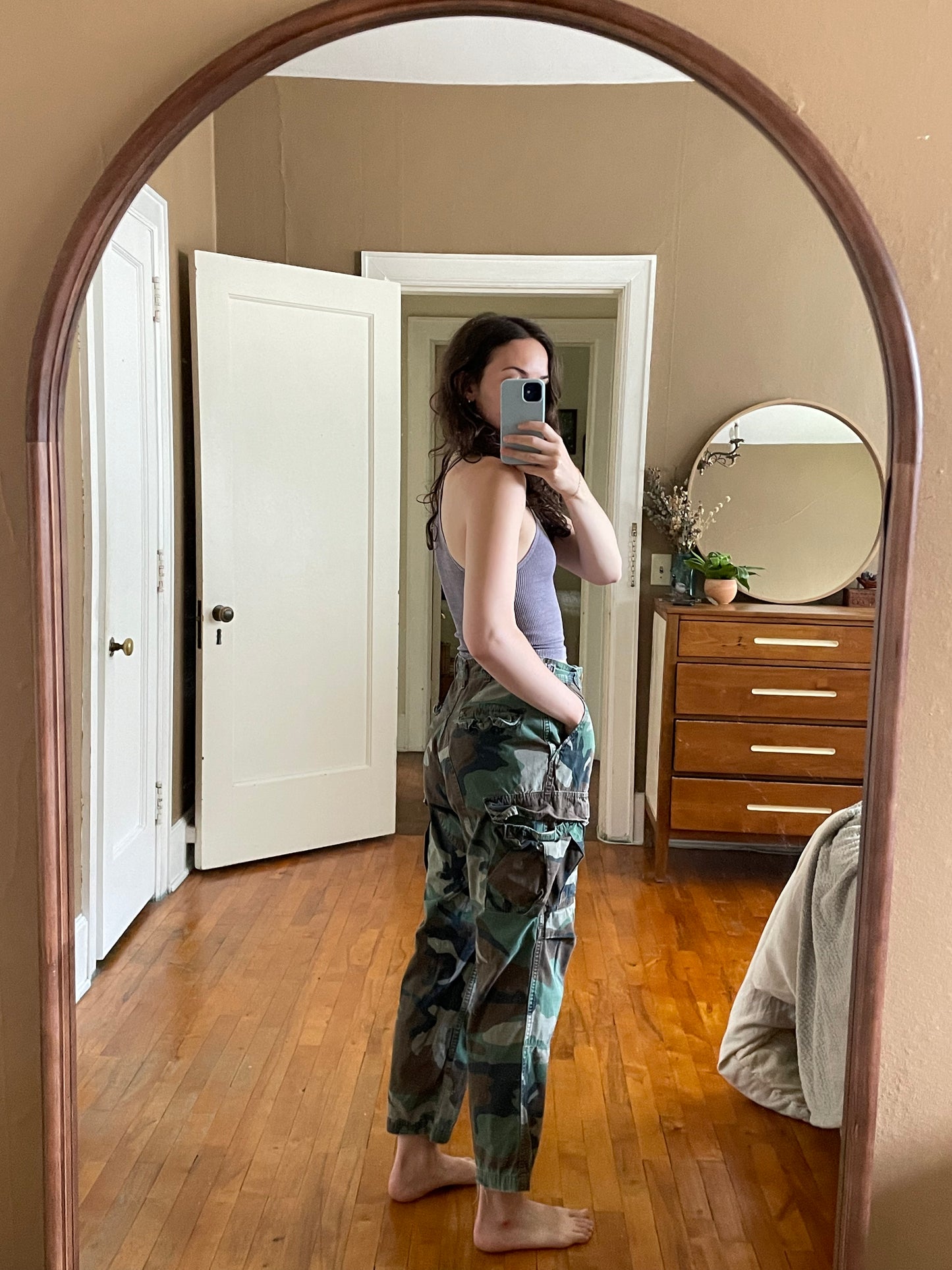 Vintage Camo Pants (26.5x 27 in)