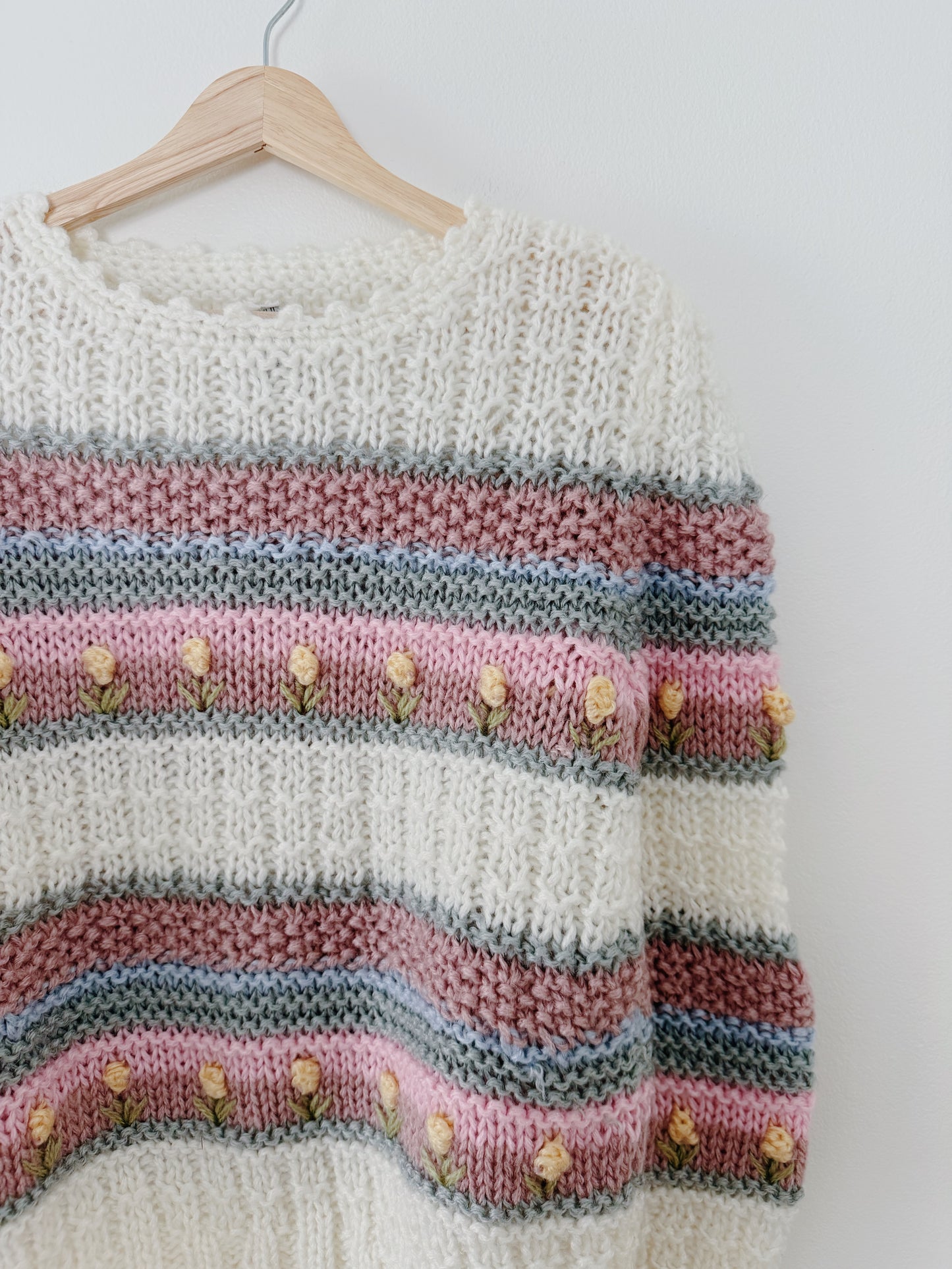 Vintage Sweater with Floral Detail (M)