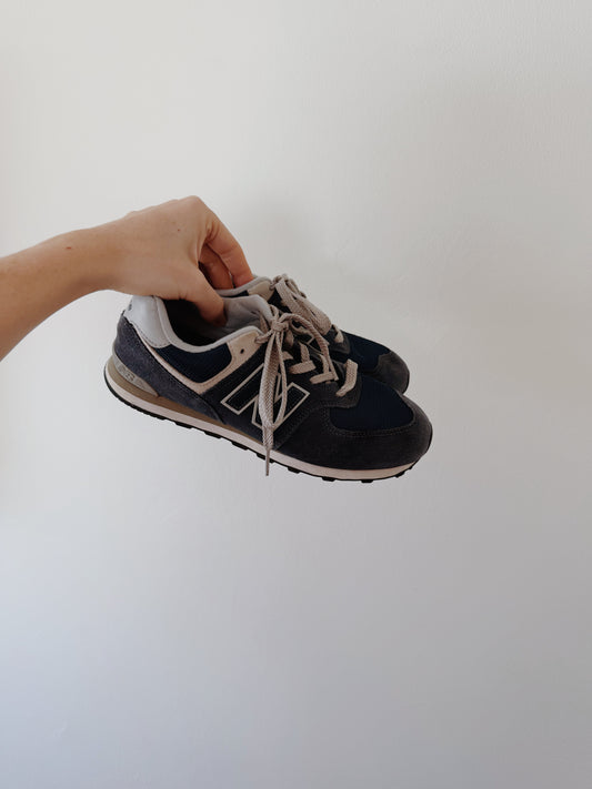 Navy New Balance 574 Sneakers (M7)