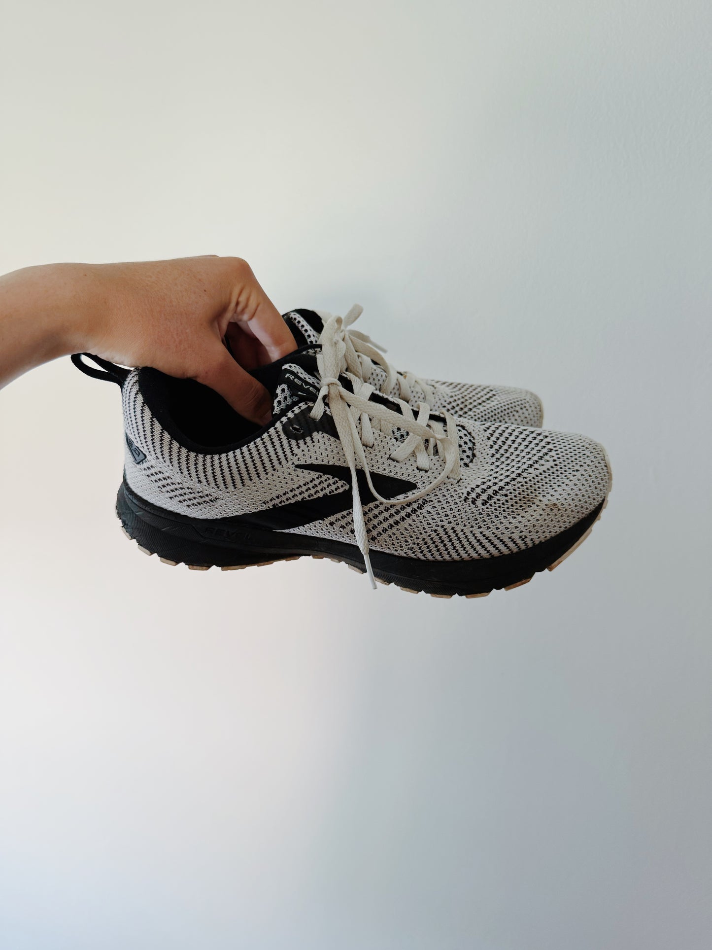 Brooks Running Shoes (8.5)