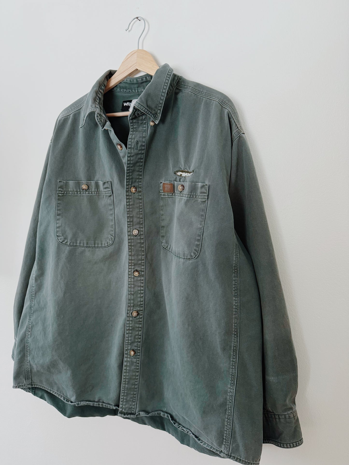 Wrangler Embroidered Trout Button Up (XL)