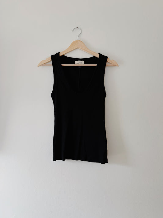 Black Scoop Tank (M)