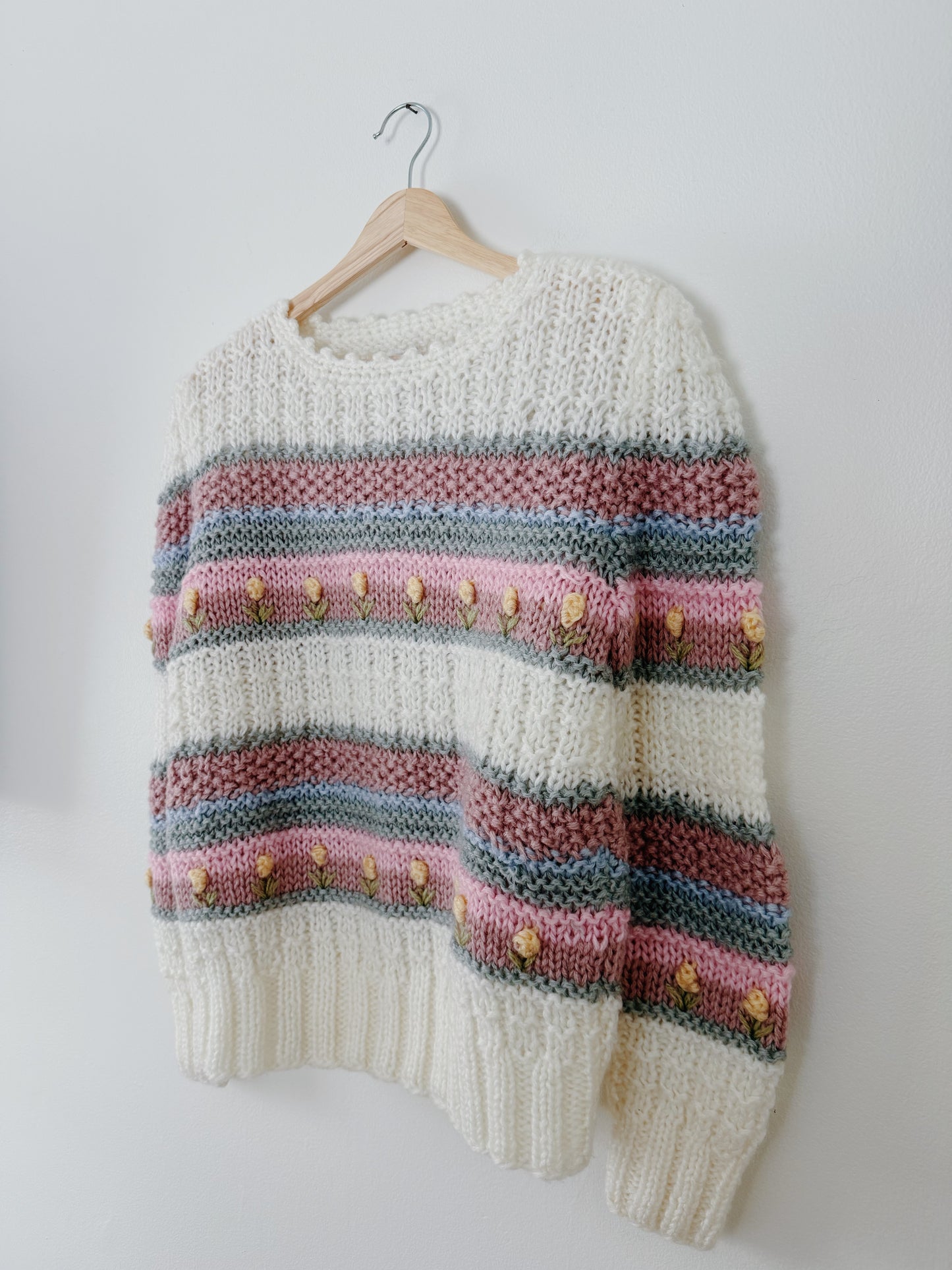 Vintage Sweater with Floral Detail (M)