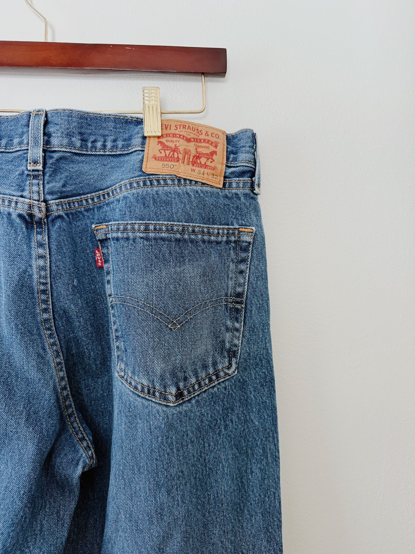 Levi 550 Jeans (34x32)