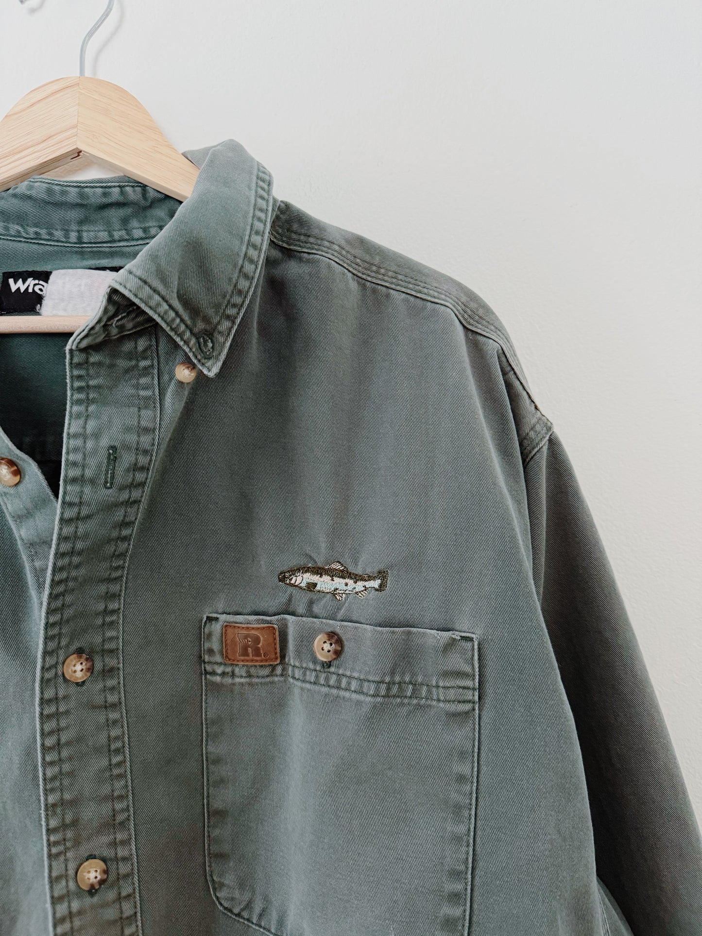 Wrangler Embroidered Trout Button Up (XL)