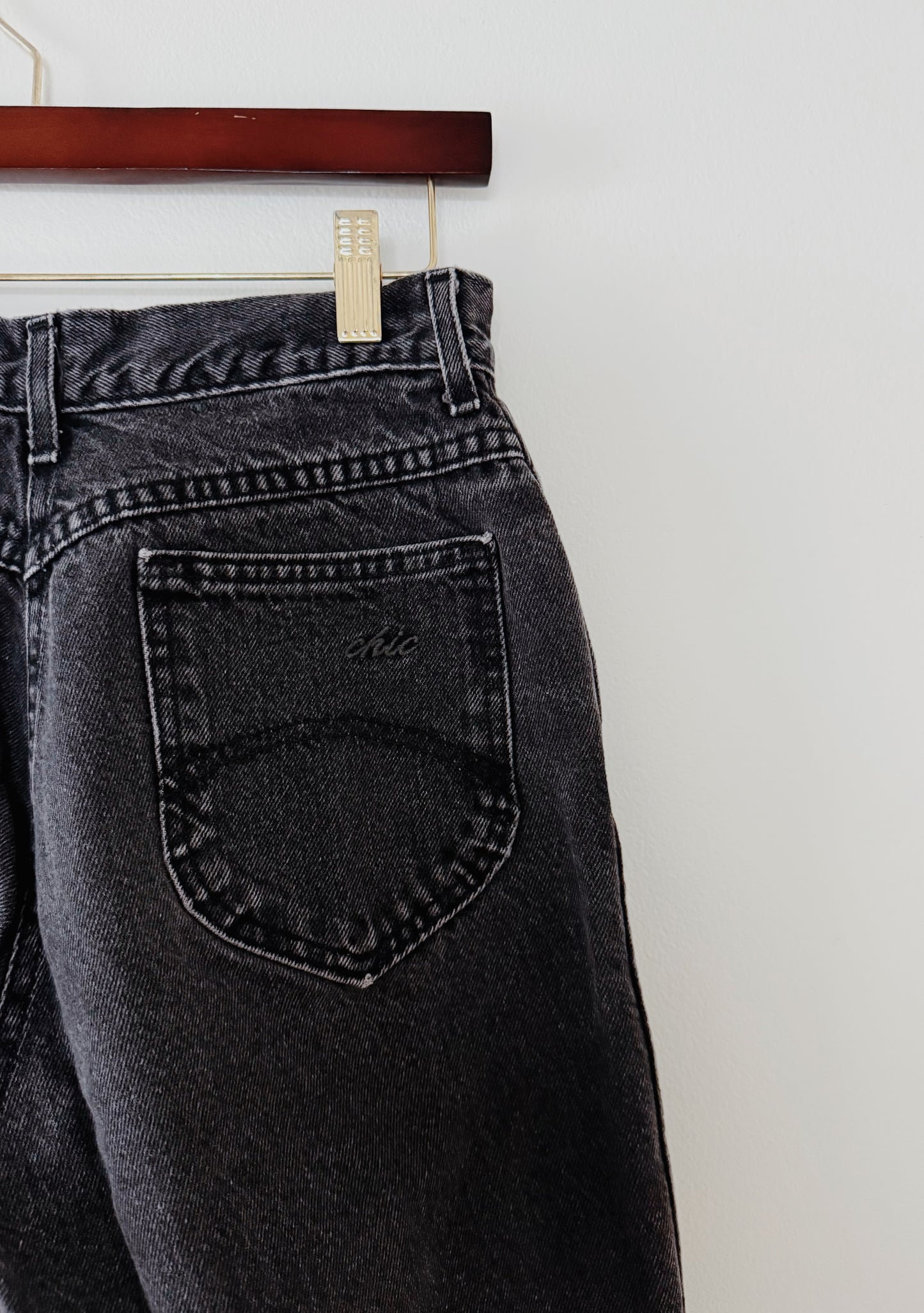 Black Mom Jeans (26x27)