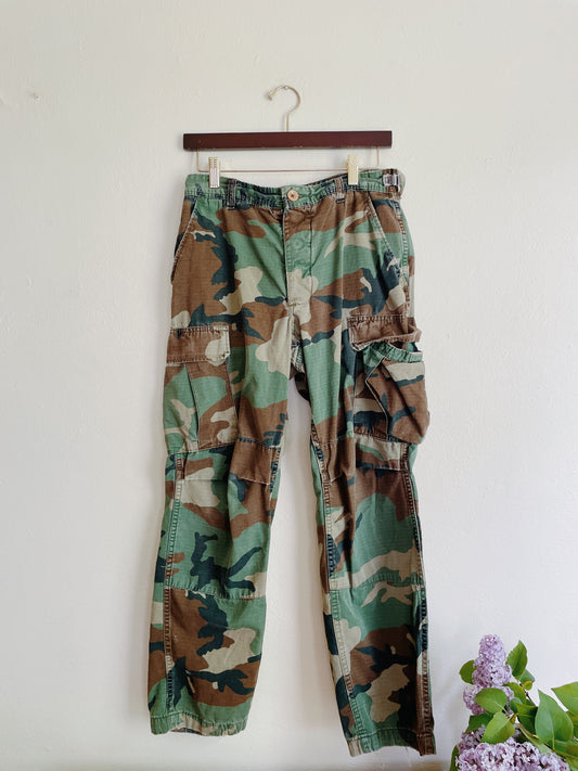 Vintage Camo Pants (26.5x 27 in)