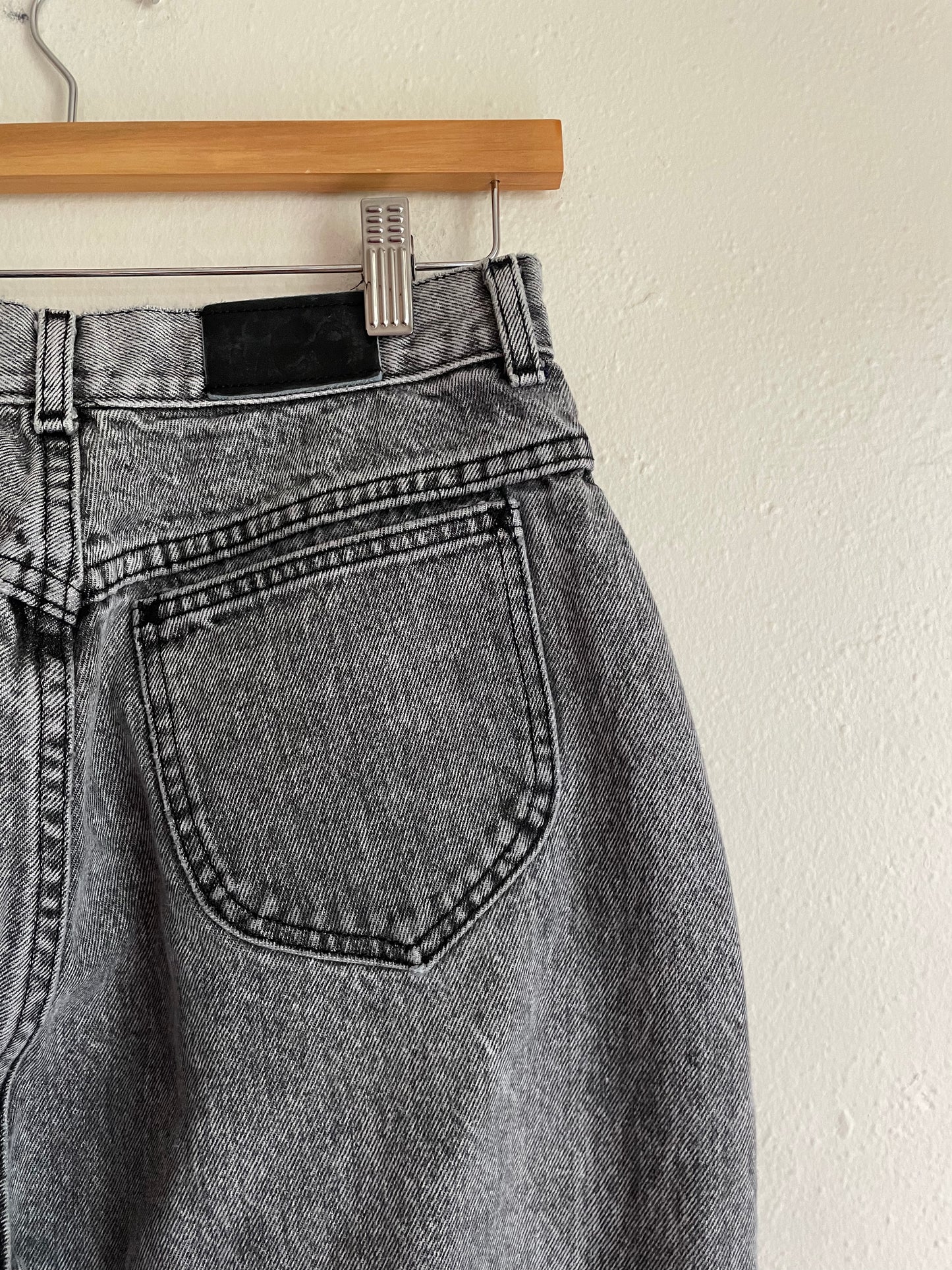 Vintage High Rise Lee Jeans (28x28)